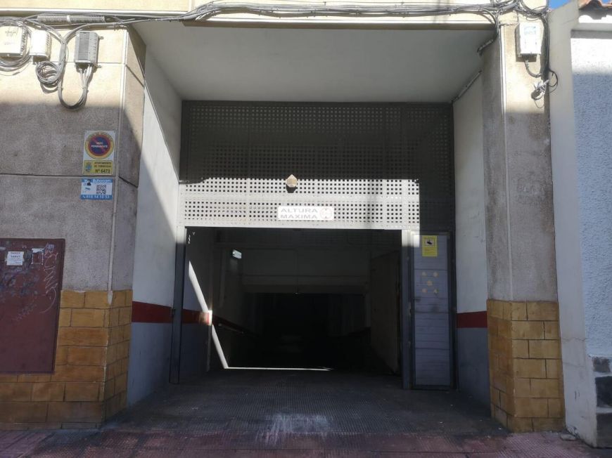Spain Opportunity!! Enclosed parking space in Torrevieja