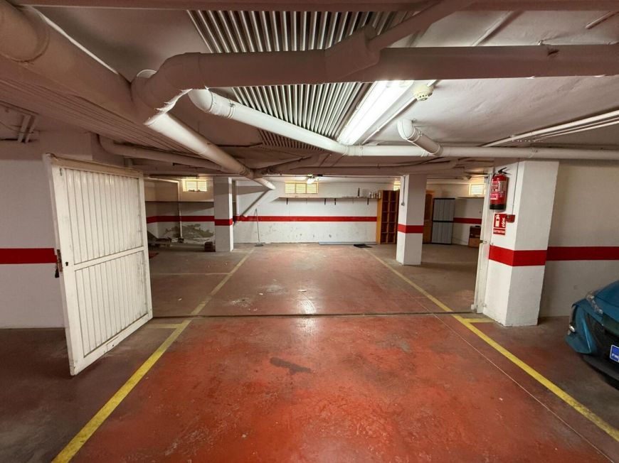 Španělsko Opportunity: enclosed garage