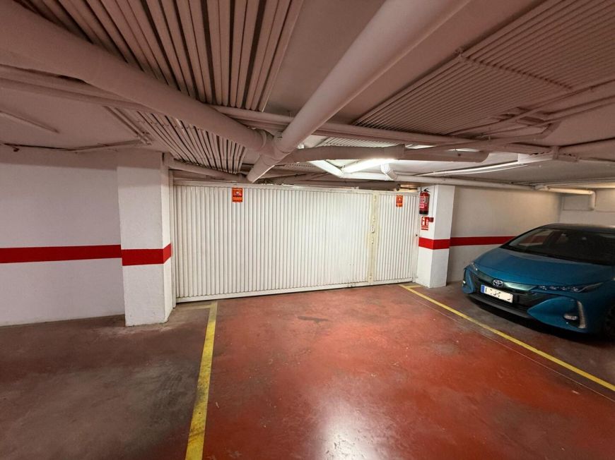 Španělsko Opportunity: enclosed garage