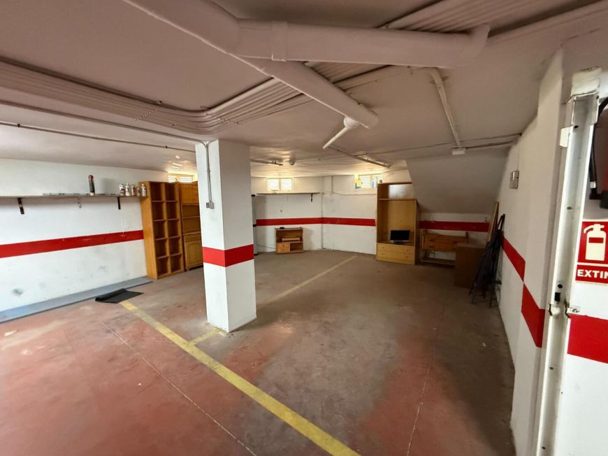 Španělsko Opportunity: enclosed garage