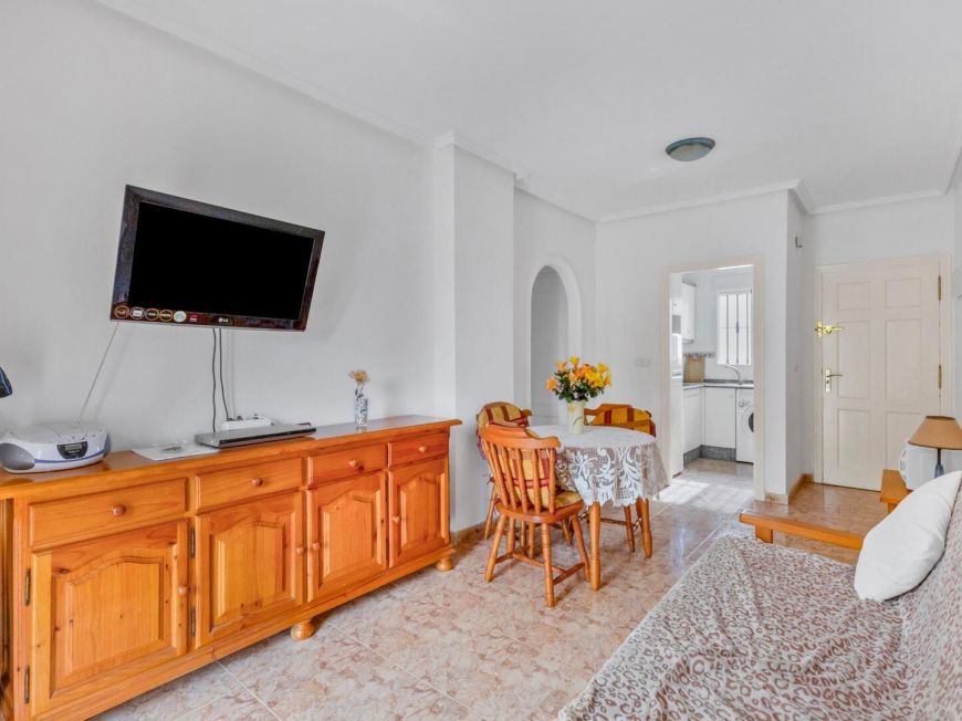 Španělsko Fantastic two-bedroom apartment in the St. James Park Residential complex with communal pool and private solarium