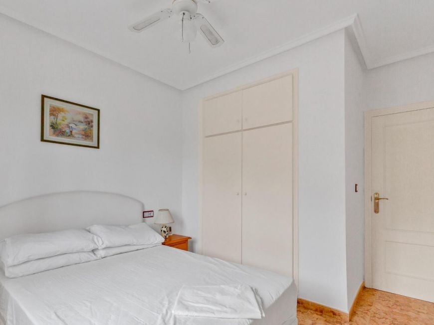 Španělsko Fantastic two-bedroom apartment in the St. James Park Residential complex with communal pool and private solarium