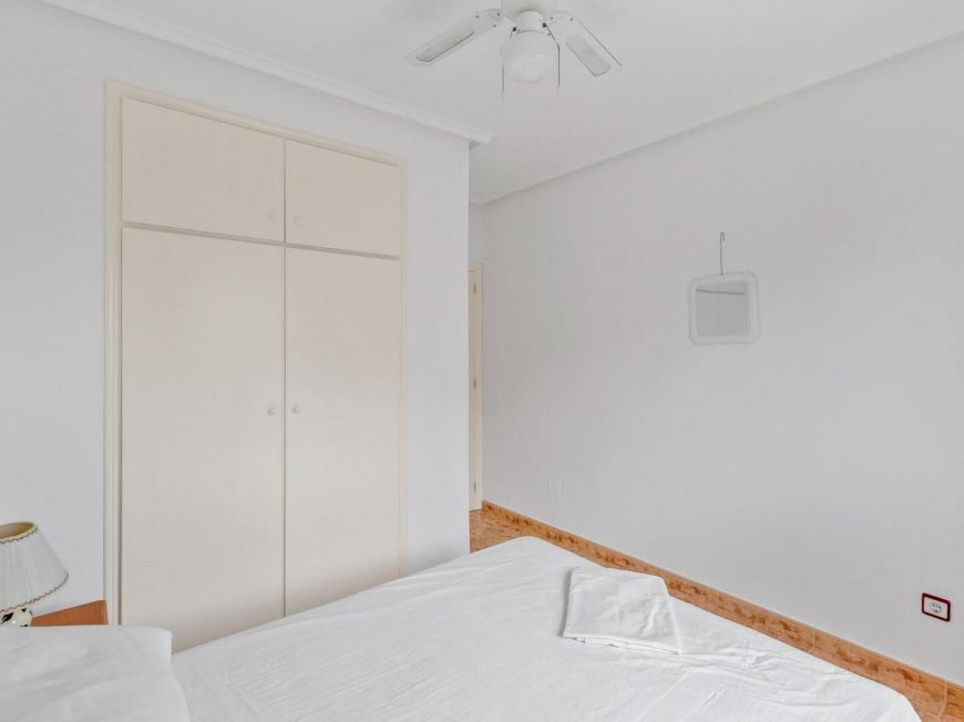 Španělsko Fantastic two-bedroom apartment in the St. James Park Residential complex with communal pool and private solarium