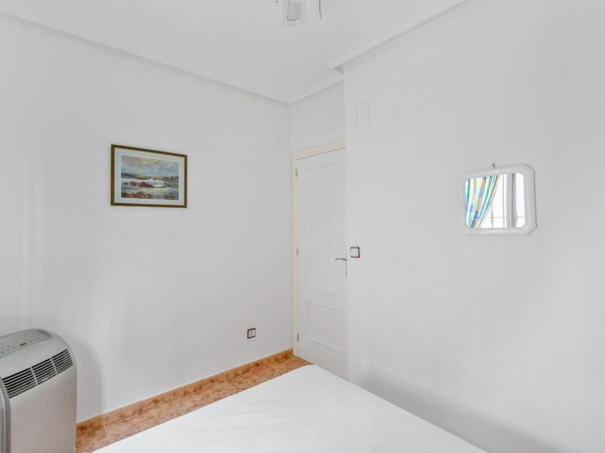 Španělsko Fantastic two-bedroom apartment in the St. James Park Residential complex with communal pool and private solarium