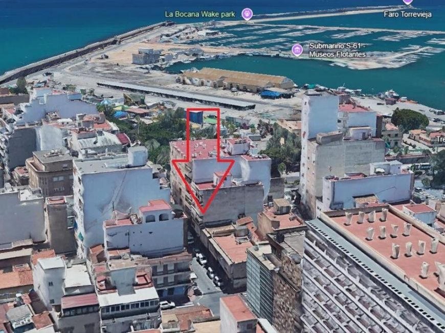 Španělsko 3-bedroom apartment in the heart of Torrevieja, next to the seafront and new marina