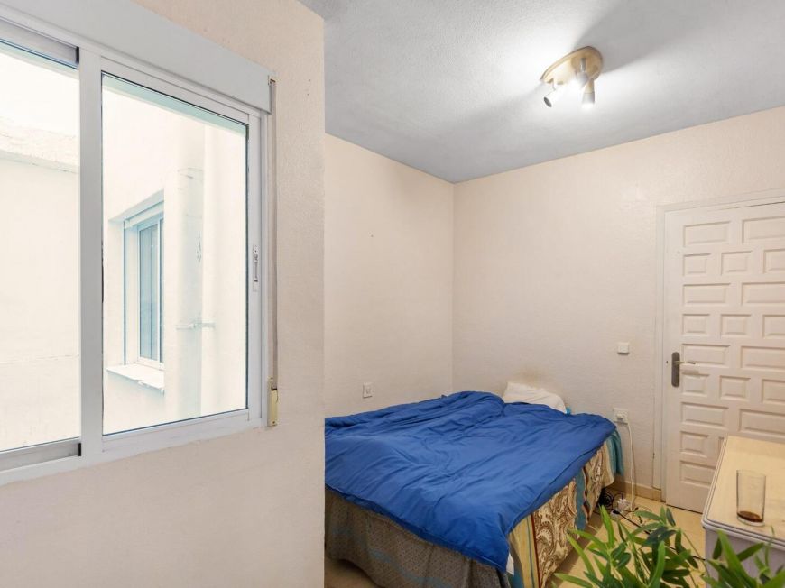 Španělsko 3-bedroom apartment in the heart of Torrevieja, next to the seafront and new marina