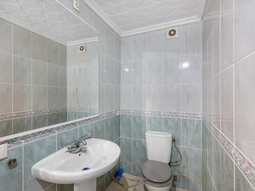 Španělsko 3-bedroom apartment in the heart of Torrevieja, next to the seafront and new marina