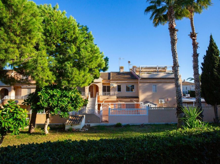 Španělsko Renovated first-floor apartment with sea views, pool, tennis court and parking