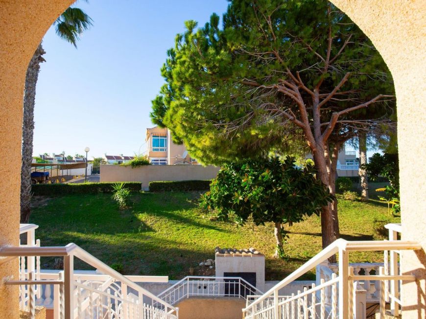 Španělsko Renovated first-floor apartment with sea views, pool, tennis court and parking