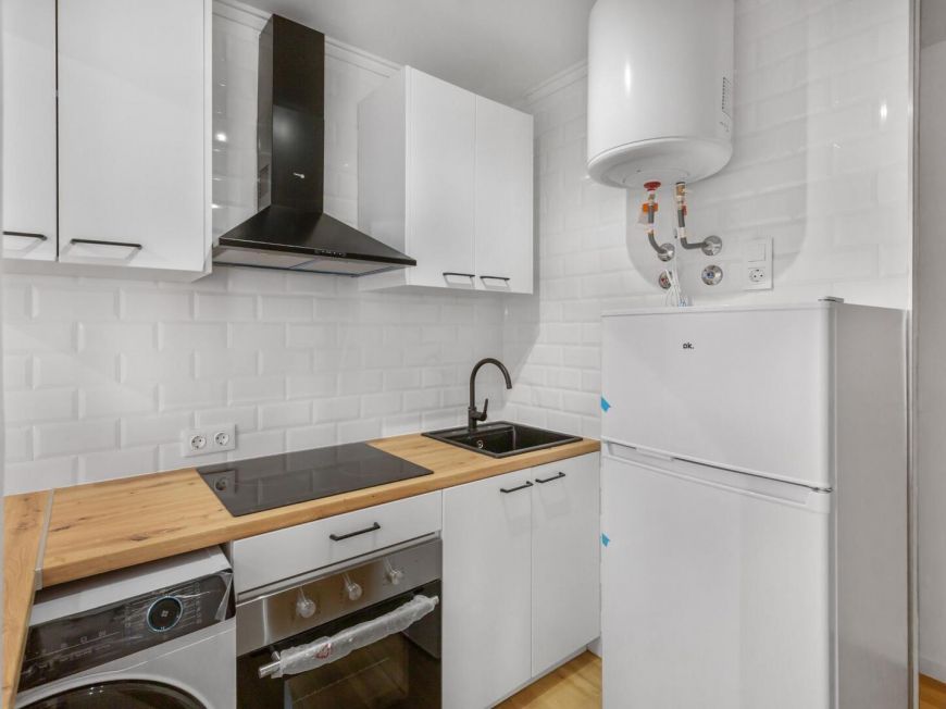 Španělsko Renovated first-floor apartment with sea views, pool, tennis court and parking