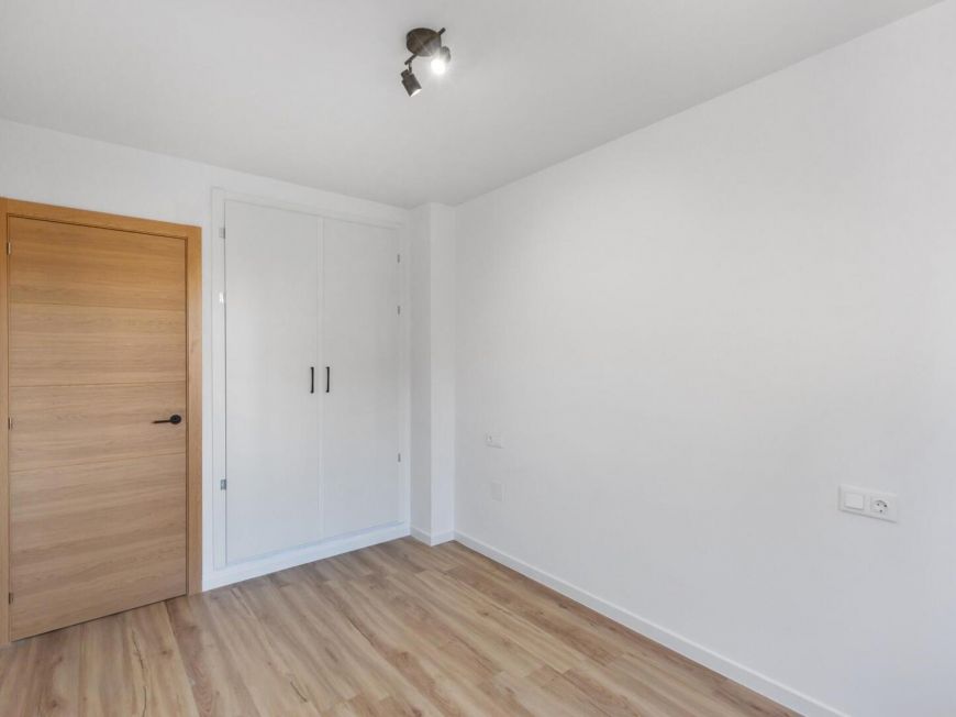 Španělsko Renovated first-floor apartment with sea views, pool, tennis court and parking