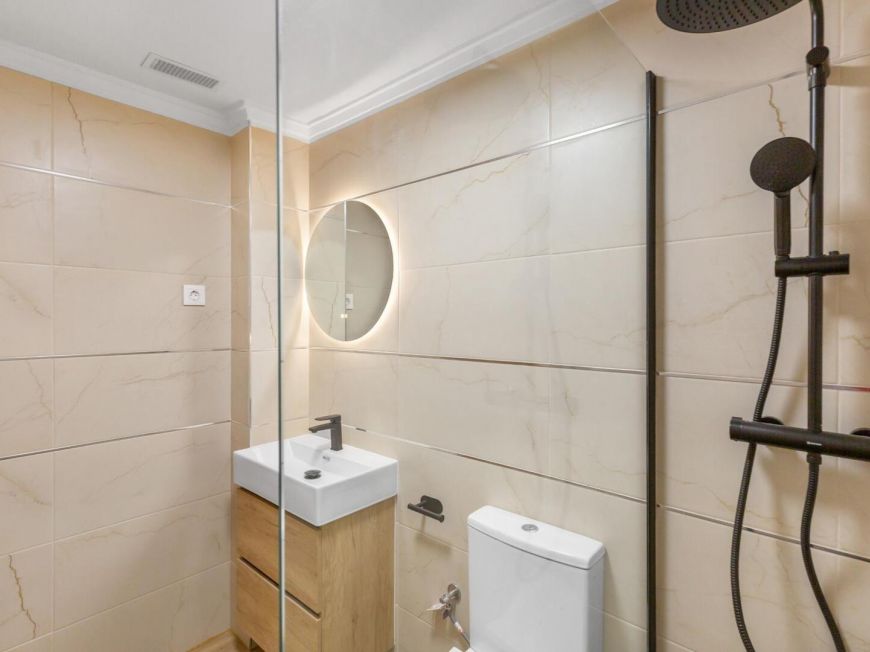 Španělsko Renovated first-floor apartment with sea views, pool, tennis court and parking