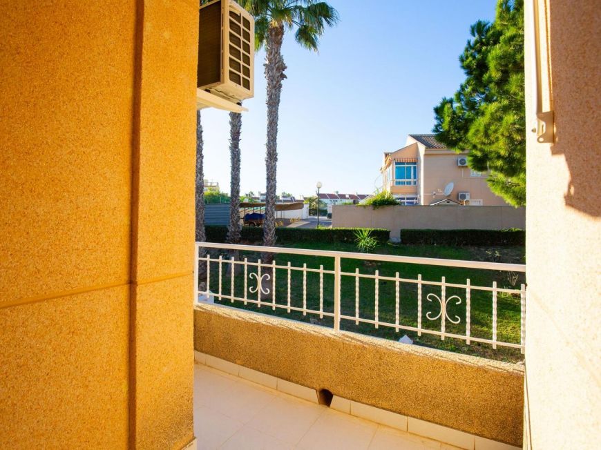 Španělsko Renovated first-floor apartment with sea views, pool, tennis court and parking