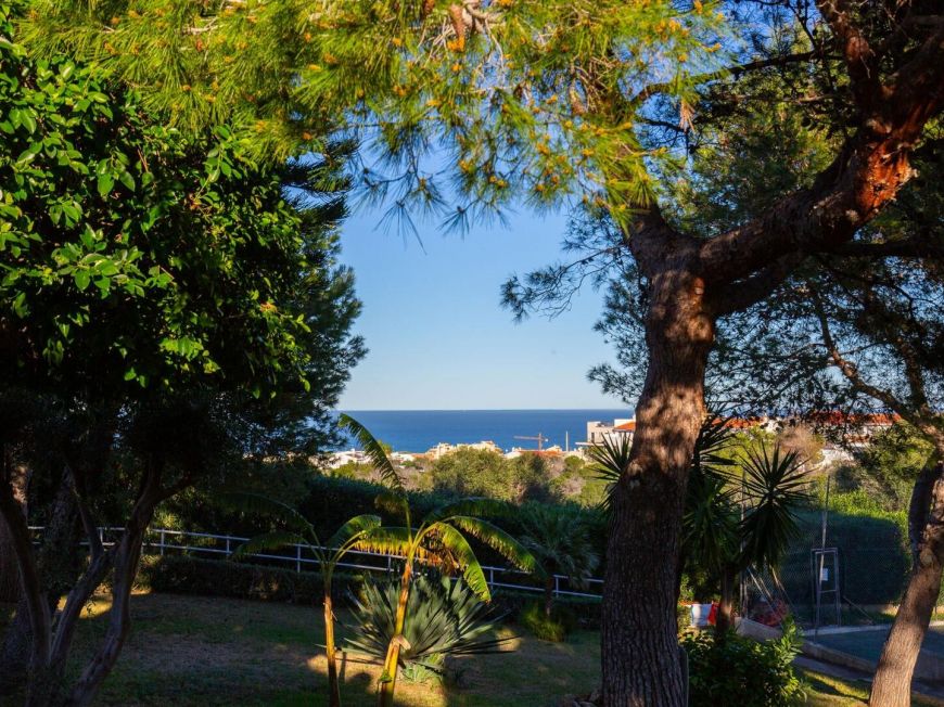 Španělsko Renovated first-floor apartment with sea views, pool, tennis court and parking