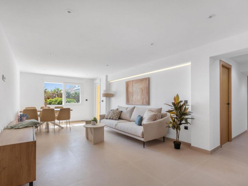 Španělsko Luxury Seafront Apartment in La Mata – Fully Renovated and Move-In Ready