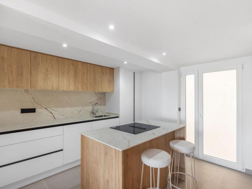 Španělsko Luxury Seafront Apartment in La Mata – Fully Renovated and Move-In Ready