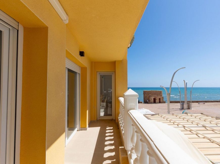 Španělsko Luxury Seafront Apartment in La Mata – Fully Renovated and Move-In Ready