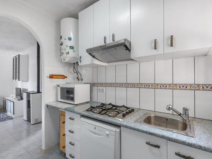 Španělsko Opportunity: Chalet with large 317 m2 plot in El Chaparral – La Siesta