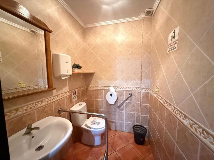 Španělsko Commercial Premises in Torrevieja Center – Excellent Investment Opportunity