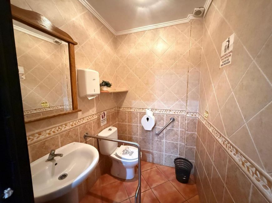 Španělsko Commercial Premises in Torrevieja Center – Excellent Investment Opportunity