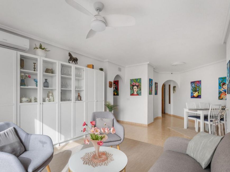 Španělsko Dream Penthouse in Residencial Santa Gema: Light, Space and Views in Torrevieja. Garage and communal pool.