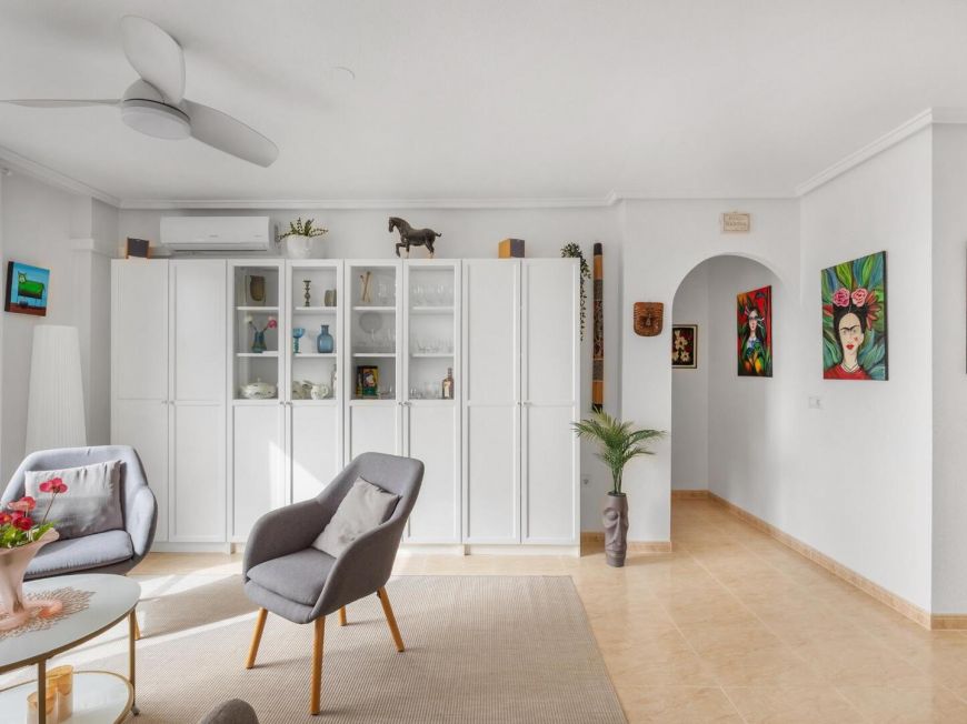 Španělsko Dream Penthouse in Residencial Santa Gema: Light, Space and Views in Torrevieja. Garage and communal pool.