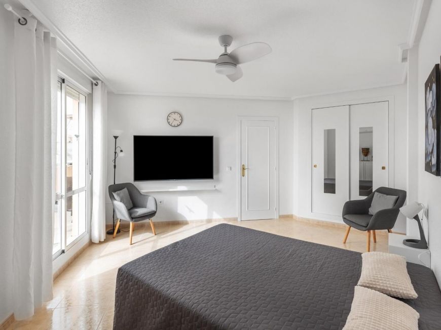 Španělsko Dream Penthouse in Residencial Santa Gema: Light, Space and Views in Torrevieja. Garage and communal pool.