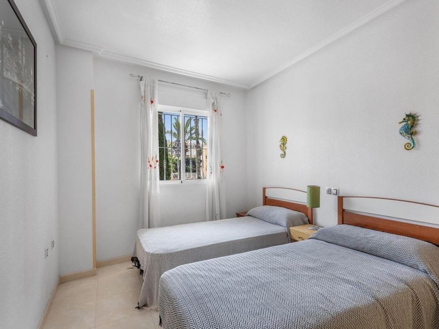 Španělsko Opportunity: 2 bedrooms, all exterior