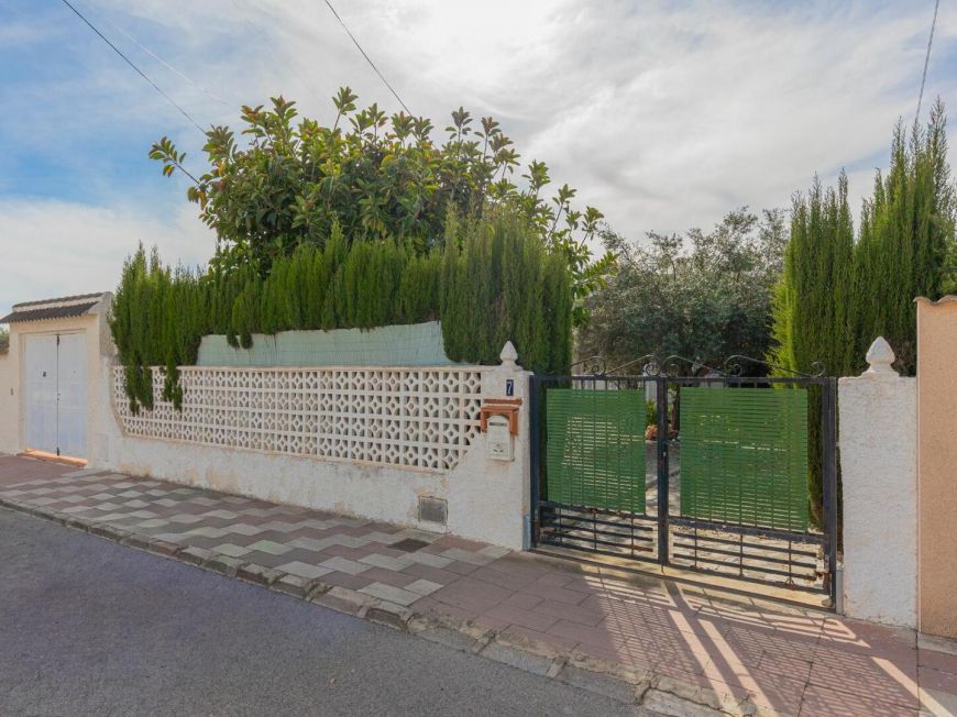 Espanha Opportunity: Chalet with large 317 m2 plot in El Chaparral – La Siesta