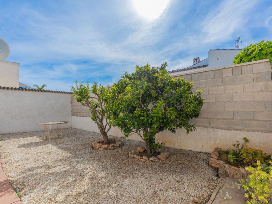 Espanha Opportunity: Chalet with large 317 m2 plot in El Chaparral – La Siesta