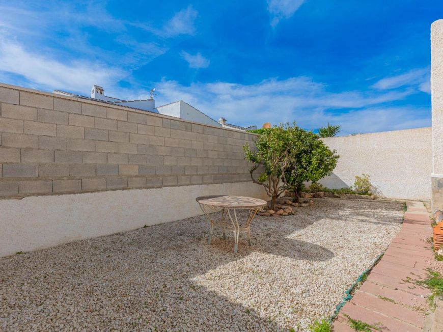 Espanha Opportunity: Chalet with large 317 m2 plot in El Chaparral – La Siesta