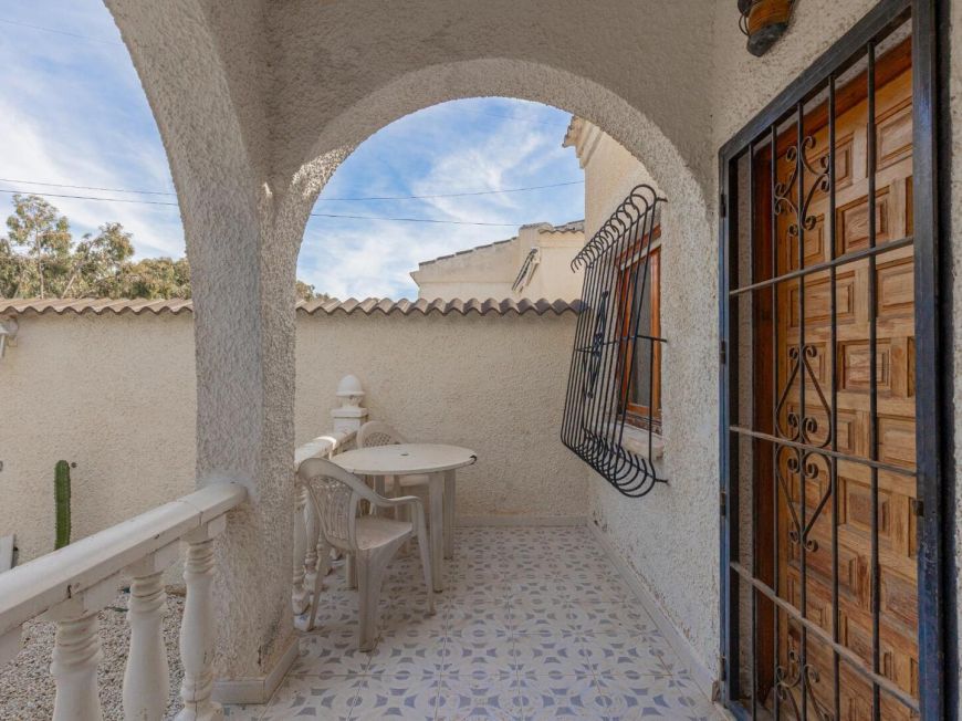 Espanha Opportunity: Chalet with large 317 m2 plot in El Chaparral – La Siesta