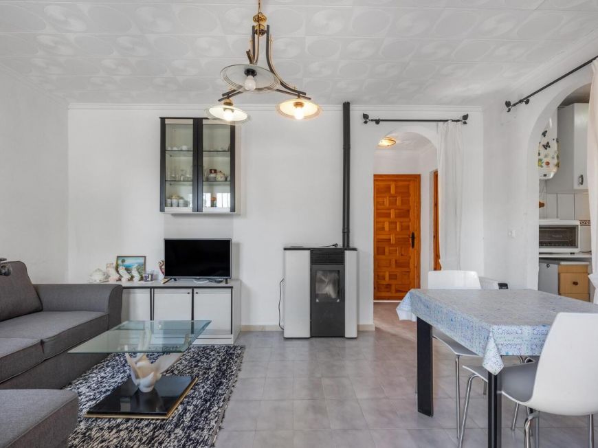 Espanha Opportunity: Chalet with large 317 m2 plot in El Chaparral – La Siesta