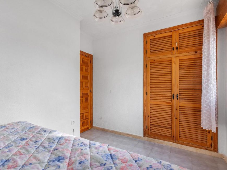 Espanha Opportunity: Chalet with large 317 m2 plot in El Chaparral – La Siesta