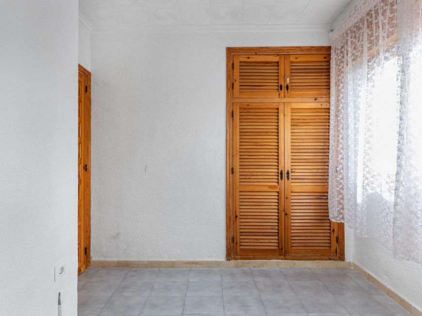 Espanha Opportunity: Chalet with large 317 m2 plot in El Chaparral – La Siesta