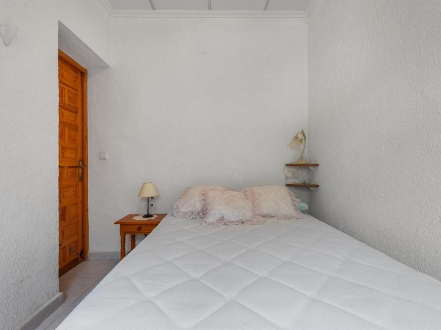 Espanha Opportunity: Chalet with large 317 m2 plot in El Chaparral – La Siesta