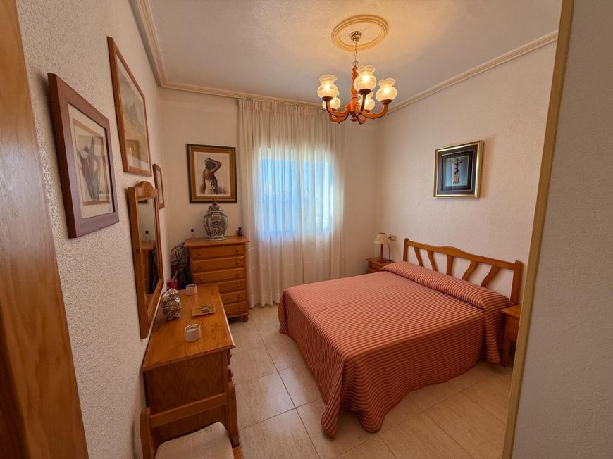 Espanha 2-bedroom bungalow with pool and parking