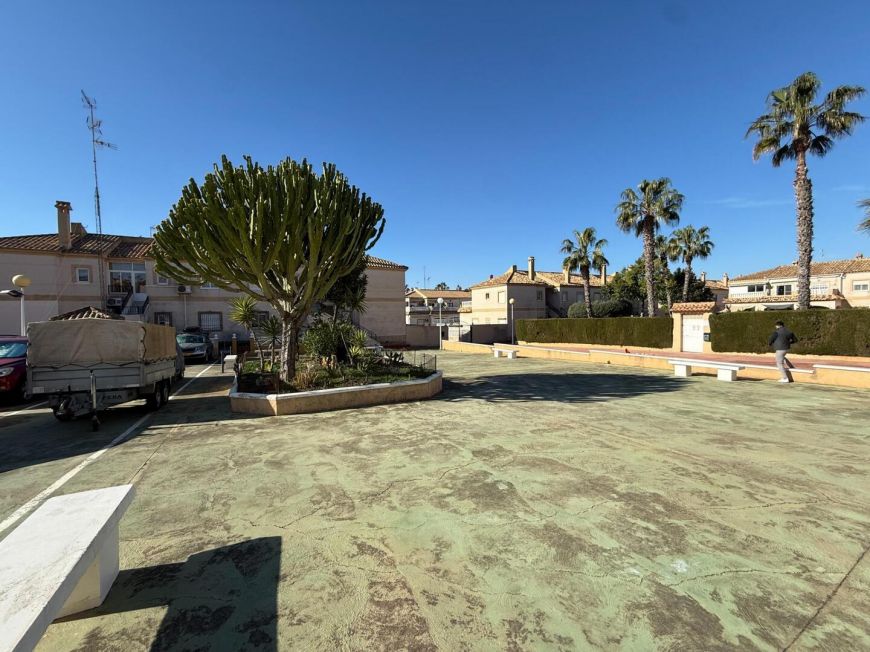 Espanha 2-bedroom bungalow with pool and parking