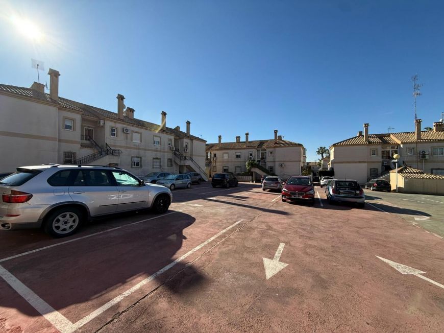 Espanha 2-bedroom bungalow with pool and parking