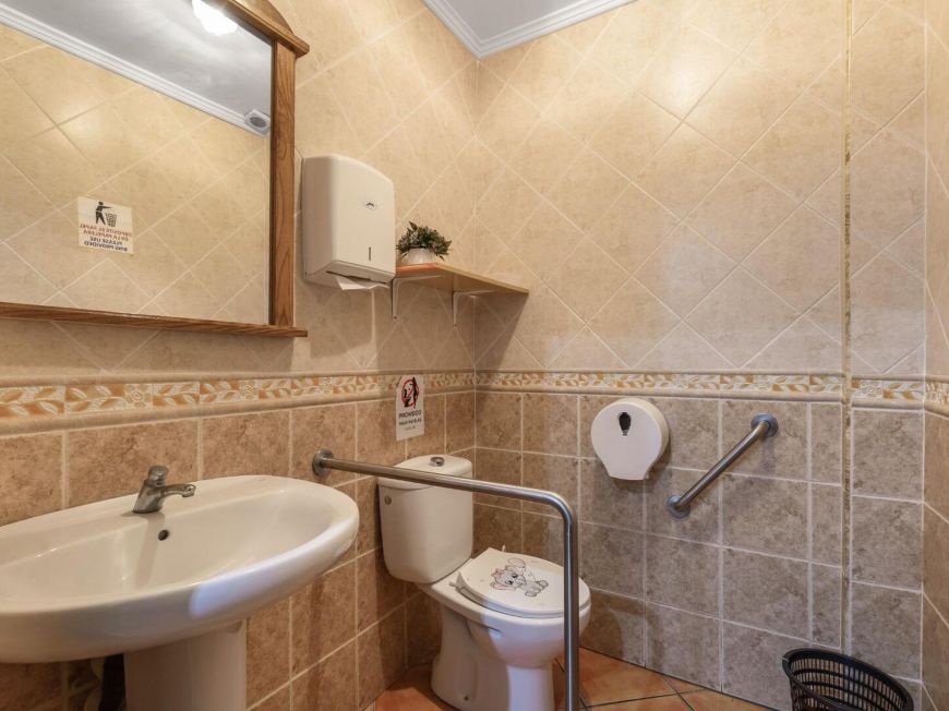 Španělsko Commercial Premises in Torrevieja Center – Excellent Investment Opportunity