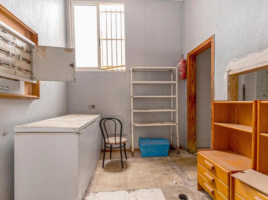 España Local en Playa del Cura – Gran Oportunidad de Inversión en Torrevieja