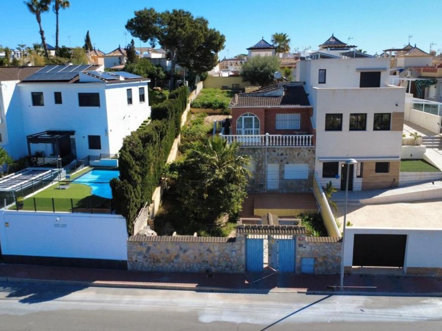 Španělsko Semi-detached house with large plot and beautiful views in Torrevieja – Los Balcones area