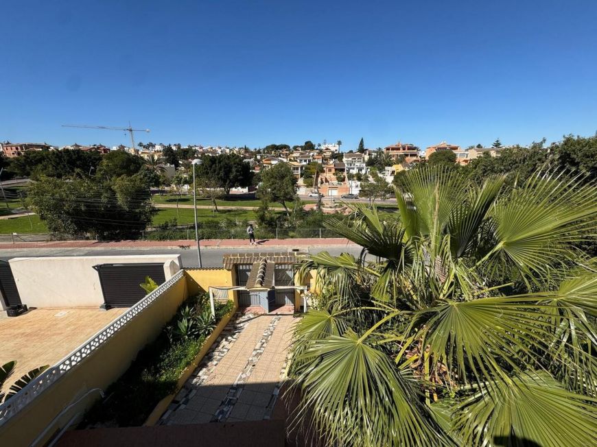 Španělsko Semi-detached house with large plot and beautiful views in Torrevieja – Los Balcones area