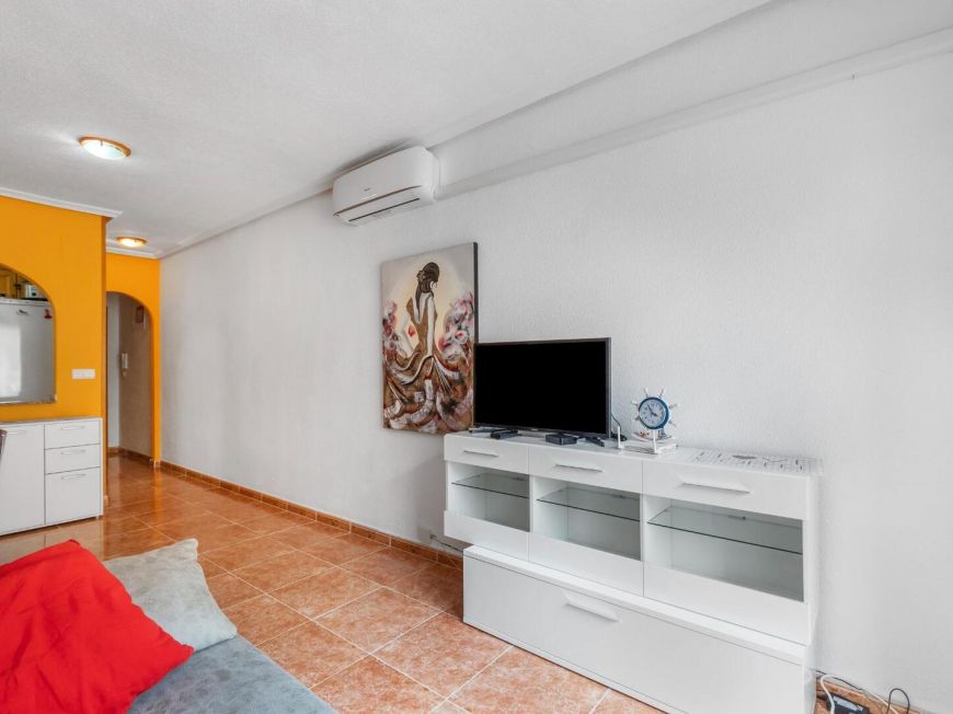Španělsko Great opportunity in the center of Torrevieja – 2 bedrooms, furnished, near the port