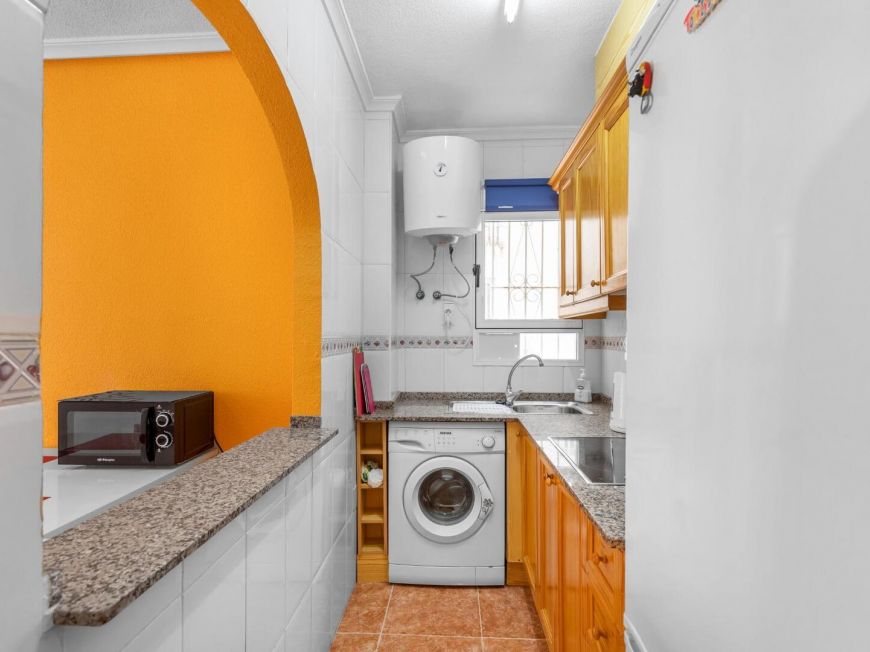 Španělsko Great opportunity in the center of Torrevieja – 2 bedrooms, furnished, near the port