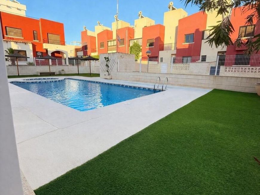 Španělsko Townhouse opportunity in Aguas Nuevas