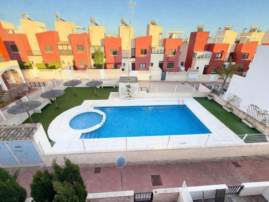 Španělsko Townhouse opportunity in Aguas Nuevas