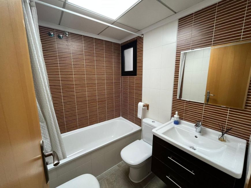 Španělsko Pristine 2-Bedroom Apartment – Furniture Included – Prime Location