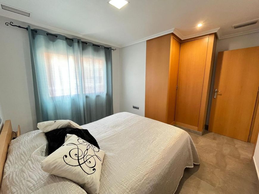 Španělsko Pristine 2-Bedroom Apartment – Furniture Included – Prime Location