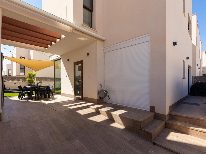 Španělsko Opportunity: New Construction Villa in Pueblo Bravo